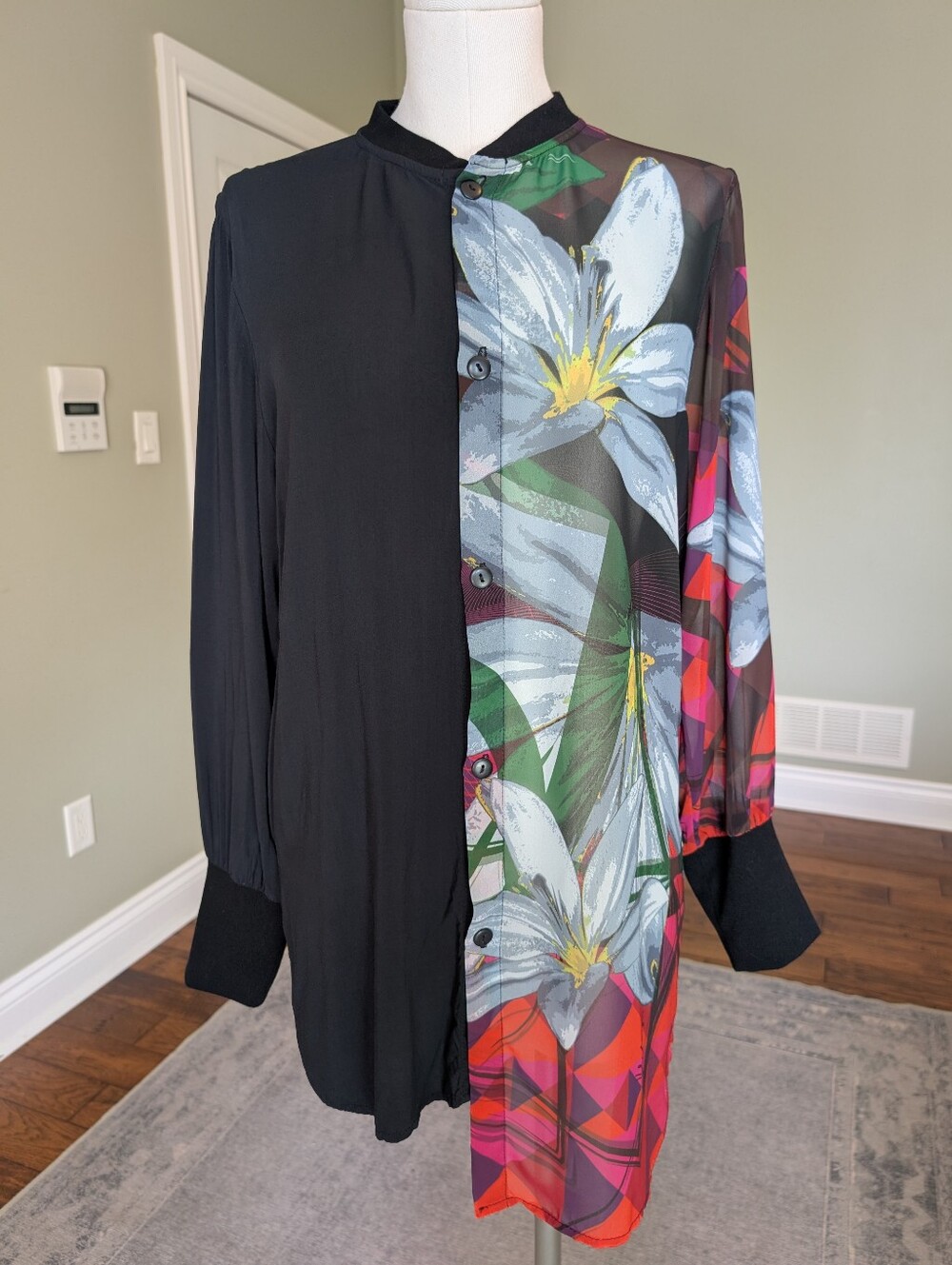 Volt Design Quebec Bamboo Rayon Floral Colorblock Tunic Top Size 3 Large